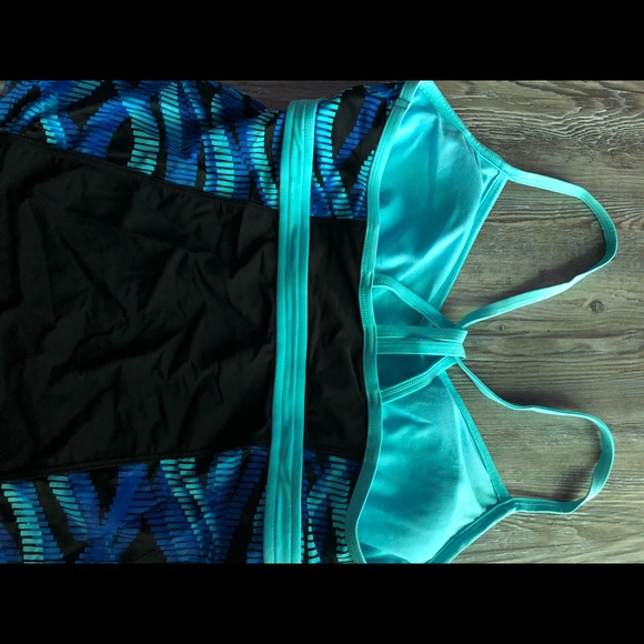 Swimsuit tankini with 2 pairs of bottoms. - Picture 4 of 11